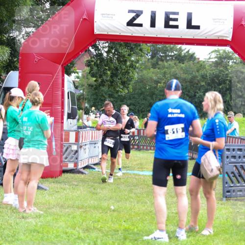 21.06.2026 - 29. Vierlanden-Triathlon Andreas Tolksdorf http://msf.ph/oto/9914690 21.06.2026 11:27:53 Ziel 328, 396 meine-sportfotos.de