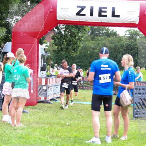 21.06.2026 - 29. Vierlanden-Triathlon Andreas Tolksdorf http://msf.ph/oto/9914691 21.06.2026 11:27:53 Ziel 328, 396 meine-sportfotos.de