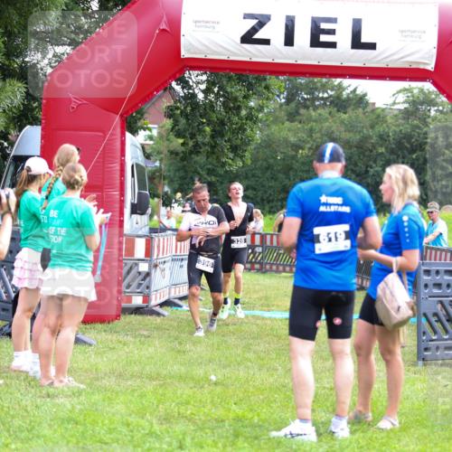 21.06.2026 - 29. Vierlanden-Triathlon Andreas Tolksdorf http://msf.ph/oto/9914694 21.06.2026 11:27:53 Ziel 328, 396 meine-sportfotos.de
