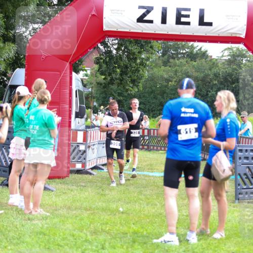21.06.2026 - 29. Vierlanden-Triathlon Andreas Tolksdorf http://msf.ph/oto/9914695 21.06.2026 11:27:53 Ziel 328, 396 meine-sportfotos.de