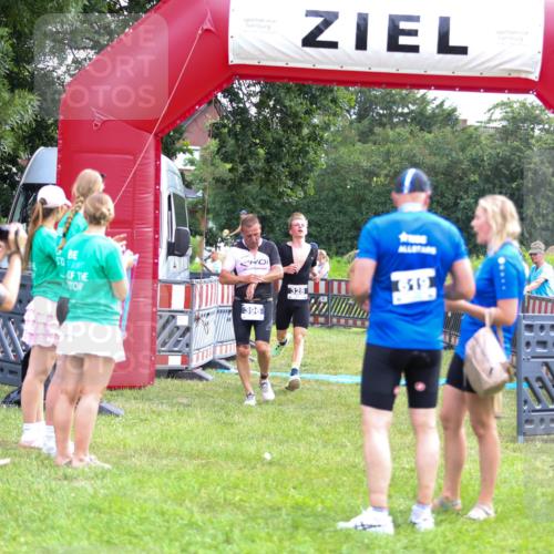 21.06.2026 - 29. Vierlanden-Triathlon Andreas Tolksdorf http://msf.ph/oto/9914696 21.06.2026 11:27:53 Ziel 328, 396 meine-sportfotos.de