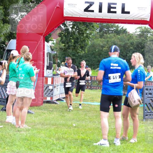 21.06.2026 - 29. Vierlanden-Triathlon Andreas Tolksdorf http://msf.ph/oto/9914697 21.06.2026 11:27:53 Ziel 328, 396 meine-sportfotos.de