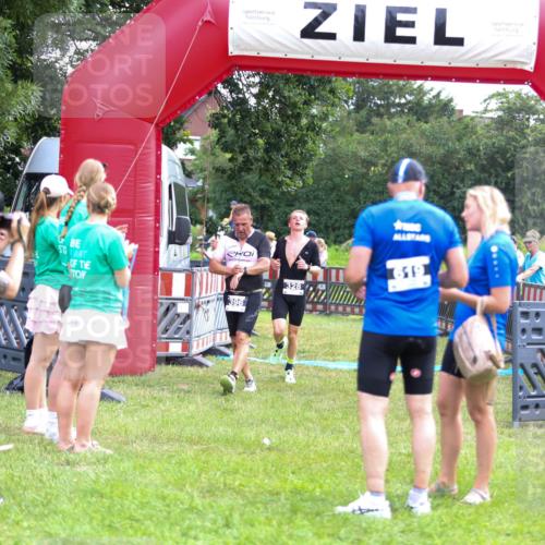 21.06.2026 - 29. Vierlanden-Triathlon Andreas Tolksdorf http://msf.ph/oto/9914699 21.06.2026 11:27:53 Ziel 328, 396 meine-sportfotos.de