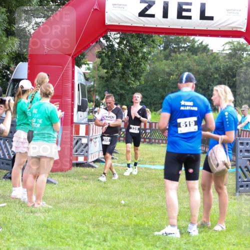 21.06.2026 - 29. Vierlanden-Triathlon Andreas Tolksdorf http://msf.ph/oto/9914700 21.06.2026 11:27:53 Ziel 328, 396 meine-sportfotos.de