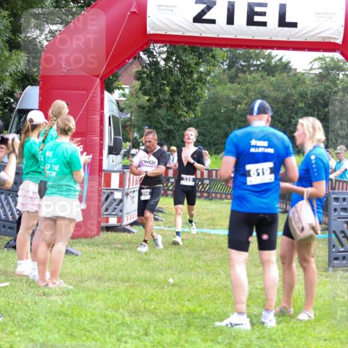21.06.2026 - 29. Vierlanden-Triathlon Andreas Tolksdorf http://msf.ph/oto/9914701 21.06.2026 11:27:54 Ziel 328, 396 meine-sportfotos.de