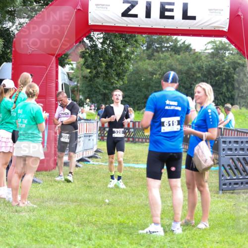 21.06.2026 - 29. Vierlanden-Triathlon Andreas Tolksdorf http://msf.ph/oto/9914703 21.06.2026 11:27:55 Ziel 328, 396 meine-sportfotos.de