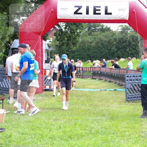 21.06.2026 - 29. Vierlanden-Triathlon Andreas Tolksdorf http://msf.ph/oto/9914718 21.06.2026 11:28:16 Ziel 599, 600, 602 meine-sportfotos.de
