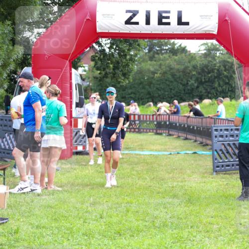 21.06.2026 - 29. Vierlanden-Triathlon Andreas Tolksdorf http://msf.ph/oto/9914722 21.06.2026 11:28:16 Ziel 599, 600, 602 meine-sportfotos.de