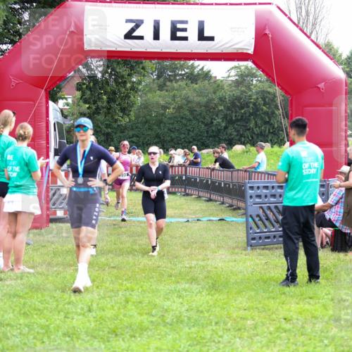 21.06.2026 - 29. Vierlanden-Triathlon Andreas Tolksdorf http://msf.ph/oto/9914727 21.06.2026 11:28:19 Ziel 599, 600, 602 meine-sportfotos.de