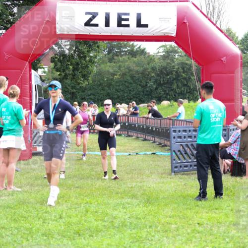 21.06.2026 - 29. Vierlanden-Triathlon Andreas Tolksdorf http://msf.ph/oto/9914730 21.06.2026 11:28:19 Ziel 599, 600, 602 meine-sportfotos.de