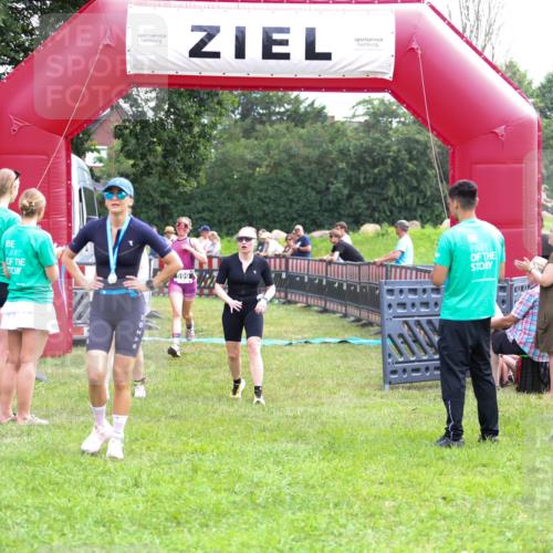 21.06.2026 - 29. Vierlanden-Triathlon Andreas Tolksdorf http://msf.ph/oto/9914732 21.06.2026 11:28:19 Ziel 599, 600, 602 meine-sportfotos.de