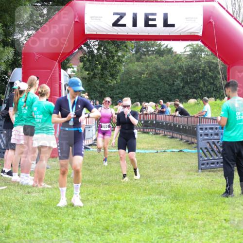 21.06.2026 - 29. Vierlanden-Triathlon Andreas Tolksdorf http://msf.ph/oto/9914734 21.06.2026 11:28:20 Ziel 599, 600 meine-sportfotos.de