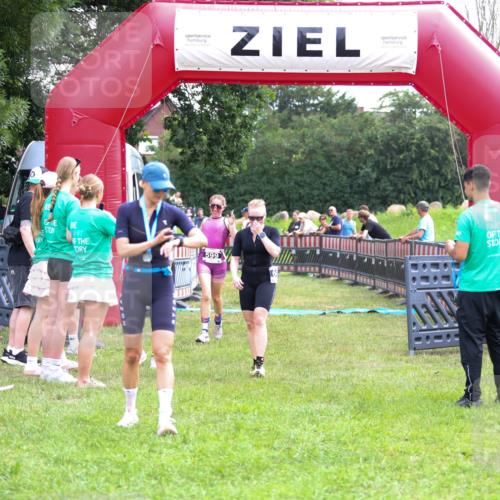 21.06.2026 - 29. Vierlanden-Triathlon Andreas Tolksdorf http://msf.ph/oto/9914736 21.06.2026 11:28:20 Ziel 599, 600 meine-sportfotos.de