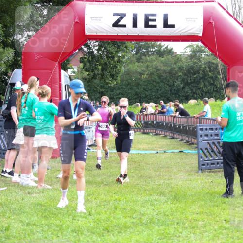 21.06.2026 - 29. Vierlanden-Triathlon Andreas Tolksdorf http://msf.ph/oto/9914737 21.06.2026 11:28:20 Ziel 599, 600 meine-sportfotos.de