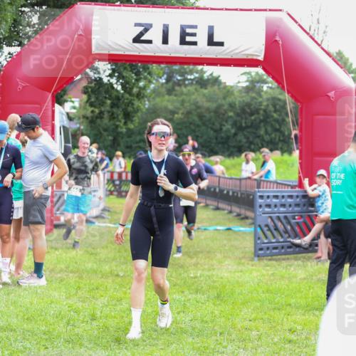 21.06.2026 - 29. Vierlanden-Triathlon Andreas Tolksdorf http://msf.ph/oto/9914755 21.06.2026 11:29:01 Ziel 435, 444 meine-sportfotos.de