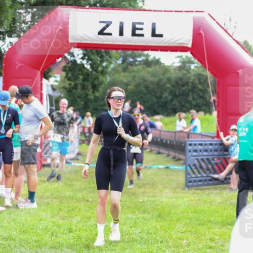 21.06.2026 - 29. Vierlanden-Triathlon Andreas Tolksdorf http://msf.ph/oto/9914756 21.06.2026 11:29:01 Ziel 435, 444 meine-sportfotos.de