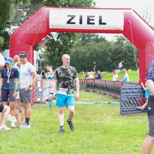 21.06.2026 - 29. Vierlanden-Triathlon Andreas Tolksdorf http://msf.ph/oto/9914771 21.06.2026 11:29:05 Ziel  meine-sportfotos.de