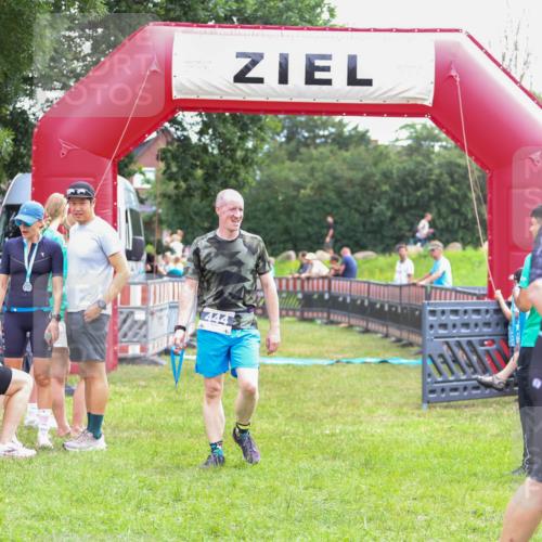21.06.2026 - 29. Vierlanden-Triathlon Andreas Tolksdorf http://msf.ph/oto/9914772 21.06.2026 11:29:05 Ziel  meine-sportfotos.de