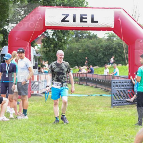 21.06.2026 - 29. Vierlanden-Triathlon Andreas Tolksdorf http://msf.ph/oto/9914773 21.06.2026 11:29:05 Ziel  meine-sportfotos.de