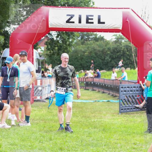 21.06.2026 - 29. Vierlanden-Triathlon Andreas Tolksdorf http://msf.ph/oto/9914774 21.06.2026 11:29:05 Ziel  meine-sportfotos.de