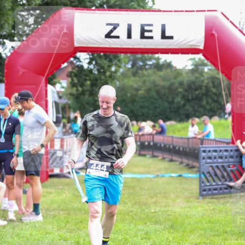 21.06.2026 - 29. Vierlanden-Triathlon Andreas Tolksdorf http://msf.ph/oto/9914779 21.06.2026 11:29:07 Ziel  meine-sportfotos.de