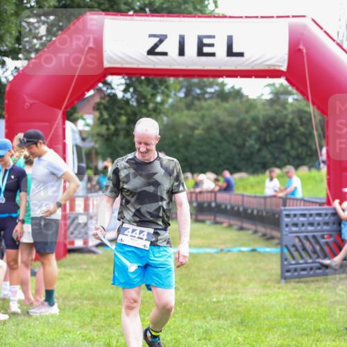 21.06.2026 - 29. Vierlanden-Triathlon Andreas Tolksdorf http://msf.ph/oto/9914781 21.06.2026 11:29:07 Ziel  meine-sportfotos.de