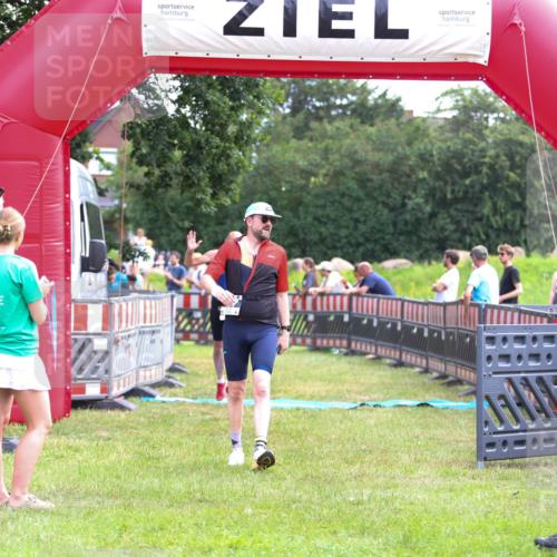 21.06.2026 - 29. Vierlanden-Triathlon Andreas Tolksdorf http://msf.ph/oto/9914788 21.06.2026 11:29:22 Ziel 427, 432, 623 meine-sportfotos.de