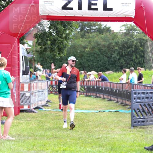 21.06.2026 - 29. Vierlanden-Triathlon Andreas Tolksdorf http://msf.ph/oto/9914789 21.06.2026 11:29:22 Ziel 427, 432, 623 meine-sportfotos.de