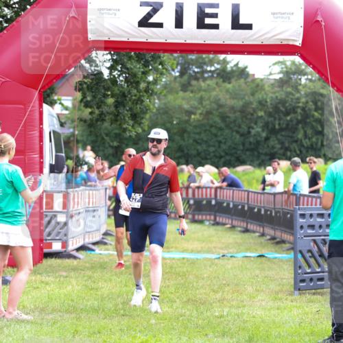 21.06.2026 - 29. Vierlanden-Triathlon Andreas Tolksdorf http://msf.ph/oto/9914794 21.06.2026 11:29:23 Ziel 427, 432, 623 meine-sportfotos.de