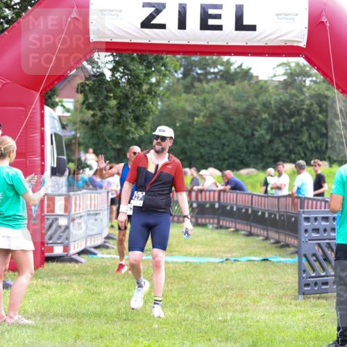21.06.2026 - 29. Vierlanden-Triathlon Andreas Tolksdorf http://msf.ph/oto/9914797 21.06.2026 11:29:24 Ziel 427, 432, 623 meine-sportfotos.de