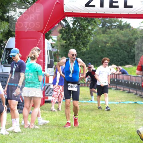 21.06.2026 - 29. Vierlanden-Triathlon Andreas Tolksdorf http://msf.ph/oto/9914804 21.06.2026 11:29:30 Ziel 81, 623 meine-sportfotos.de