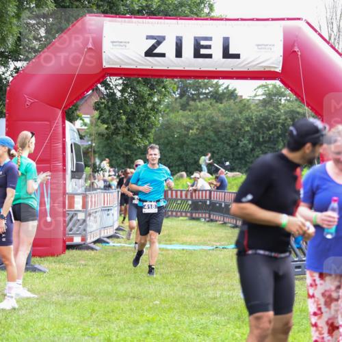 21.06.2026 - 29. Vierlanden-Triathlon Andreas Tolksdorf http://msf.ph/oto/9914852 21.06.2026 11:29:53 Ziel 404, 418, 530, 545 meine-sportfotos.de