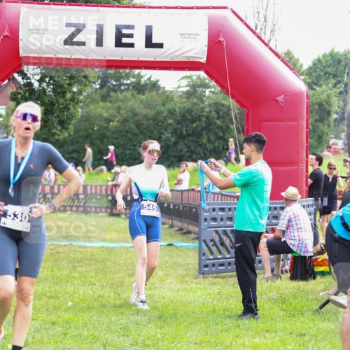 21.06.2026 - 29. Vierlanden-Triathlon Andreas Tolksdorf http://msf.ph/oto/9914865 21.06.2026 11:30:03 Ziel 406, 545, 614 meine-sportfotos.de
