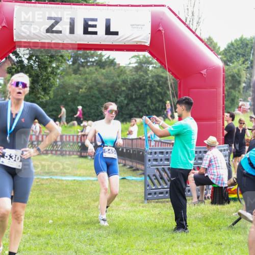 21.06.2026 - 29. Vierlanden-Triathlon Andreas Tolksdorf http://msf.ph/oto/9914866 21.06.2026 11:30:03 Ziel 406, 545, 614 meine-sportfotos.de