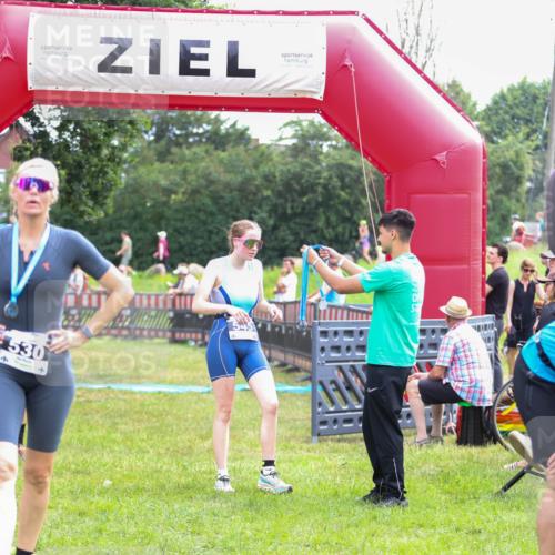 21.06.2026 - 29. Vierlanden-Triathlon Andreas Tolksdorf http://msf.ph/oto/9914869 21.06.2026 11:30:03 Ziel 406, 545, 614 meine-sportfotos.de