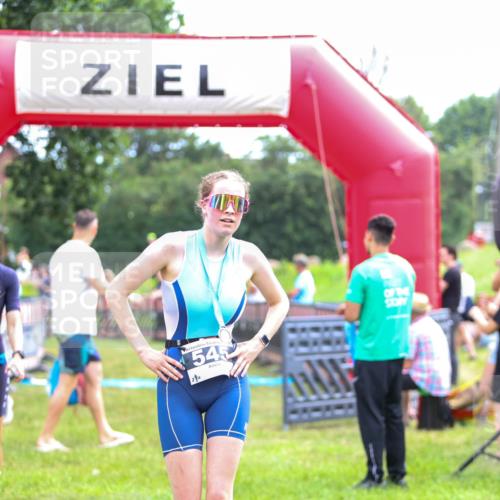 21.06.2026 - 29. Vierlanden-Triathlon Andreas Tolksdorf http://msf.ph/oto/9914881 21.06.2026 11:30:12 Ziel 406, 614 meine-sportfotos.de