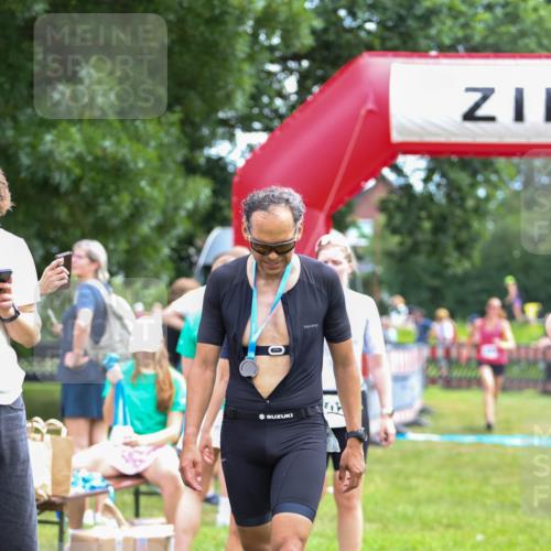 21.06.2026 - 29. Vierlanden-Triathlon Andreas Tolksdorf http://msf.ph/oto/9914884 21.06.2026 11:30:13 Ziel 406, 614 meine-sportfotos.de