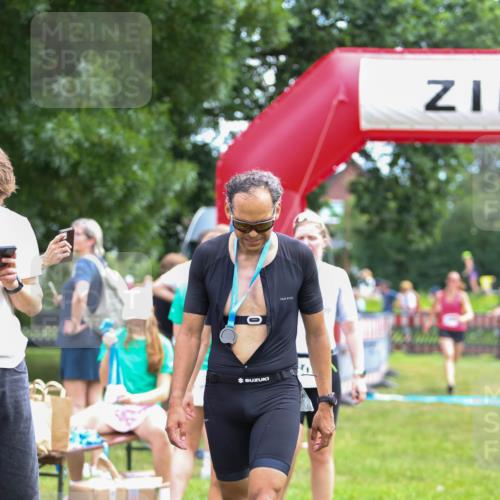 21.06.2026 - 29. Vierlanden-Triathlon Andreas Tolksdorf http://msf.ph/oto/9914885 21.06.2026 11:30:13 Ziel 406, 614 meine-sportfotos.de