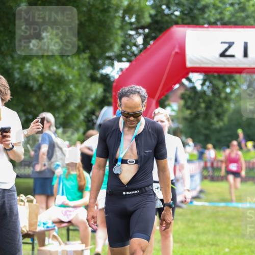 21.06.2026 - 29. Vierlanden-Triathlon Andreas Tolksdorf http://msf.ph/oto/9914886 21.06.2026 11:30:13 Ziel 406, 614 meine-sportfotos.de