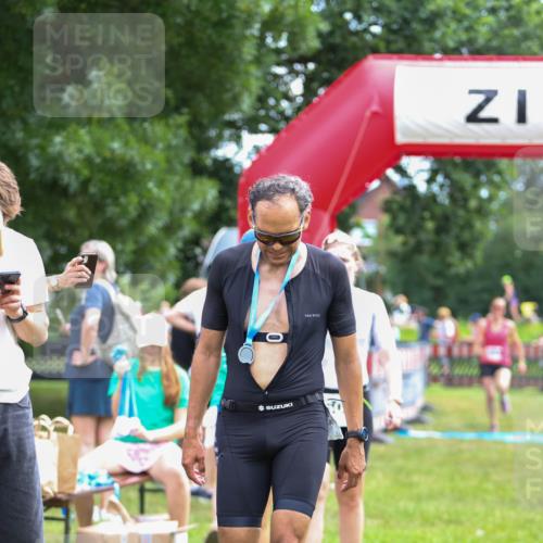 21.06.2026 - 29. Vierlanden-Triathlon Andreas Tolksdorf http://msf.ph/oto/9914887 21.06.2026 11:30:13 Ziel 406, 614 meine-sportfotos.de