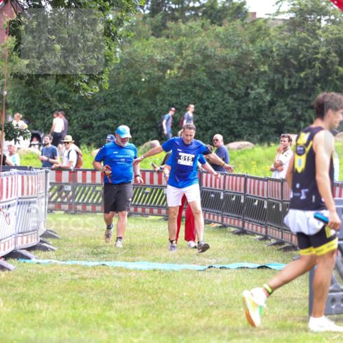21.06.2026 - 29. Vierlanden-Triathlon Andreas Tolksdorf http://msf.ph/oto/9914899 21.06.2026 11:30:51 Ziel 615 meine-sportfotos.de