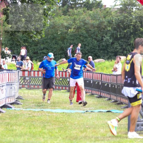 21.06.2026 - 29. Vierlanden-Triathlon Andreas Tolksdorf http://msf.ph/oto/9914900 21.06.2026 11:30:51 Ziel 615 meine-sportfotos.de