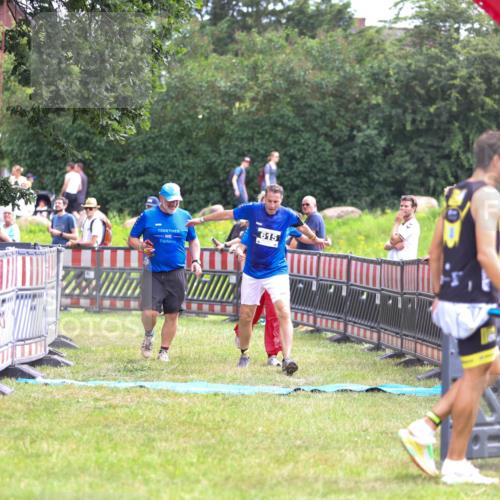 21.06.2026 - 29. Vierlanden-Triathlon Andreas Tolksdorf http://msf.ph/oto/9914901 21.06.2026 11:30:51 Ziel 615 meine-sportfotos.de
