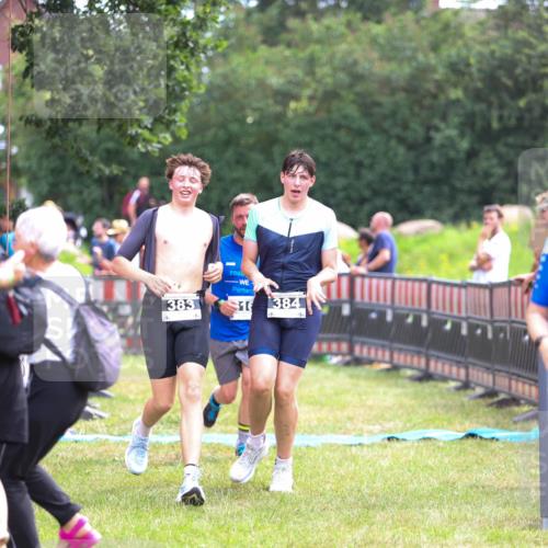 21.06.2026 - 29. Vierlanden-Triathlon Andreas Tolksdorf http://msf.ph/oto/9914926 21.06.2026 11:31:09 Ziel 338, 616, 622 meine-sportfotos.de