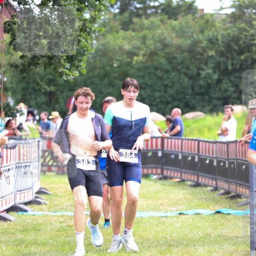 21.06.2026 - 29. Vierlanden-Triathlon Andreas Tolksdorf http://msf.ph/oto/9914931 21.06.2026 11:31:09 Ziel 338, 616, 622 meine-sportfotos.de