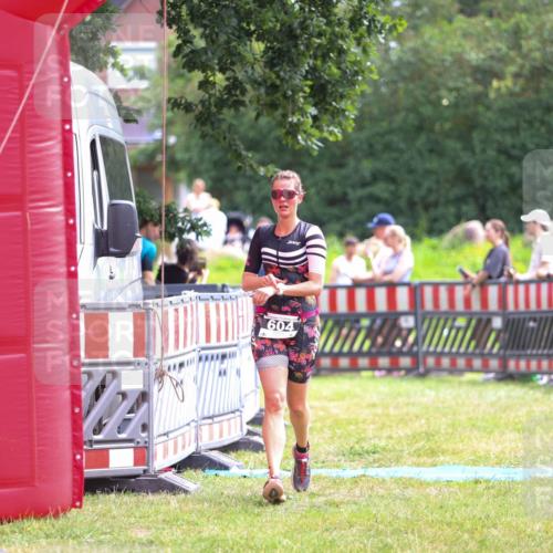 21.06.2026 - 29. Vierlanden-Triathlon Andreas Tolksdorf http://msf.ph/oto/9914962 21.06.2026 11:31:54 Ziel 604 meine-sportfotos.de