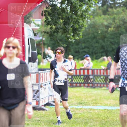 21.06.2026 - 29. Vierlanden-Triathlon Andreas Tolksdorf http://msf.ph/oto/9914973 21.06.2026 11:32:02 Ziel 581 meine-sportfotos.de