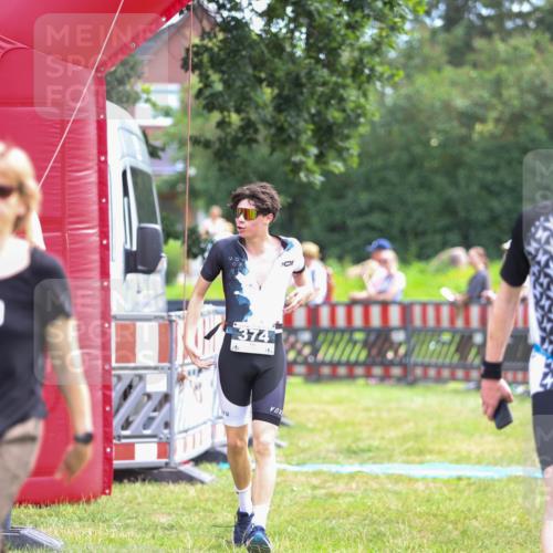 21.06.2026 - 29. Vierlanden-Triathlon Andreas Tolksdorf http://msf.ph/oto/9914975 21.06.2026 11:32:02 Ziel 581 meine-sportfotos.de