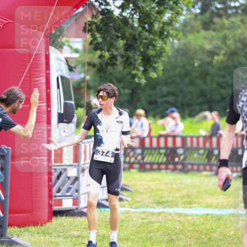 21.06.2026 - 29. Vierlanden-Triathlon Andreas Tolksdorf http://msf.ph/oto/9914978 21.06.2026 11:32:02 Ziel 581 meine-sportfotos.de
