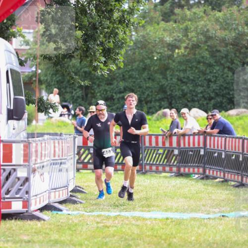 21.06.2026 - 29. Vierlanden-Triathlon Andreas Tolksdorf http://msf.ph/oto/9914991 21.06.2026 11:32:21 Ziel 403 meine-sportfotos.de